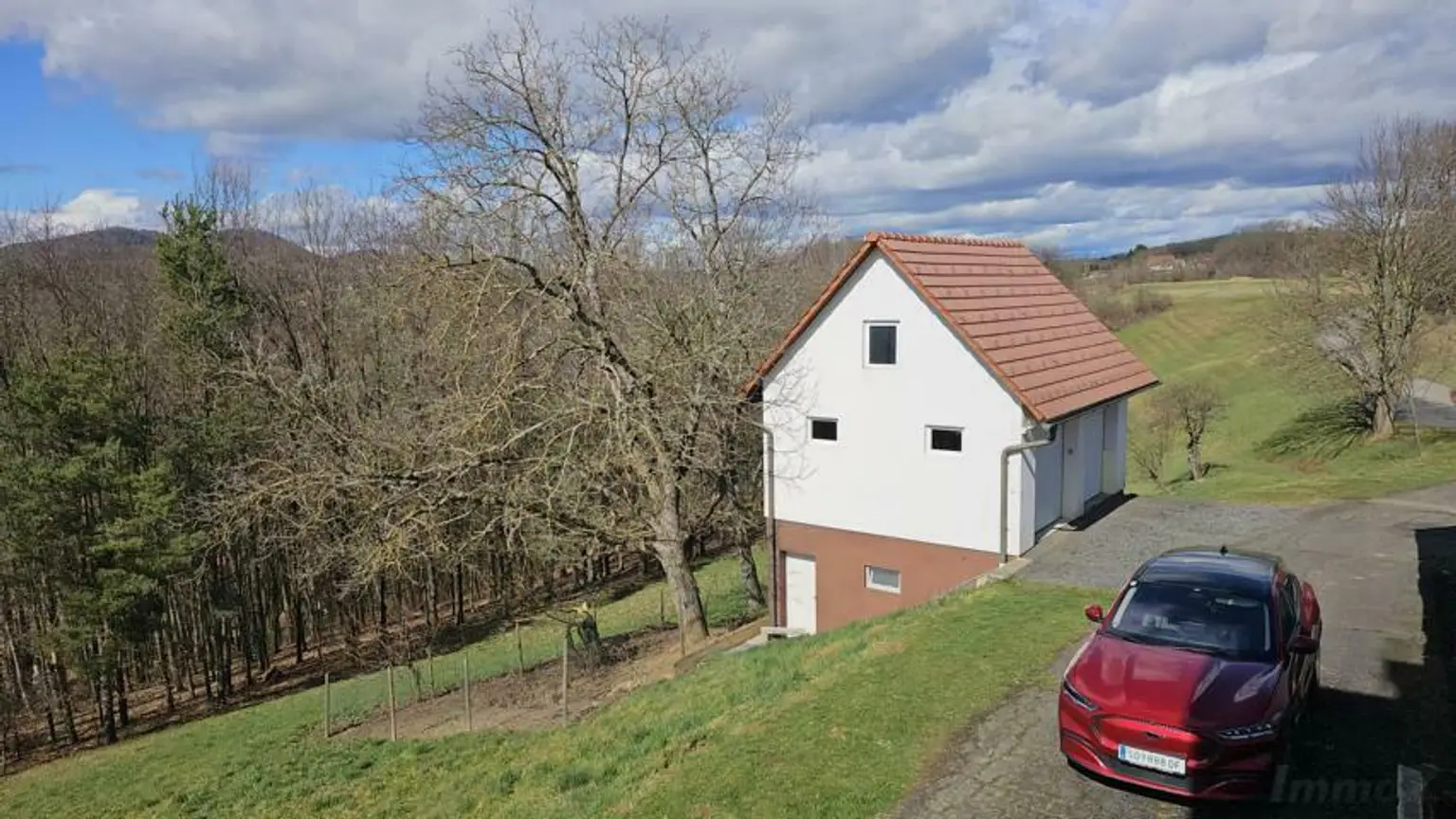 ** Geschmackvolles Zweifamilienwohnhaus - ca. 19ha LW-Fläche mit Wald ** unvergleichbarer Panoramablick auf Schloss Kapfenstein und das steirische Hügelland **