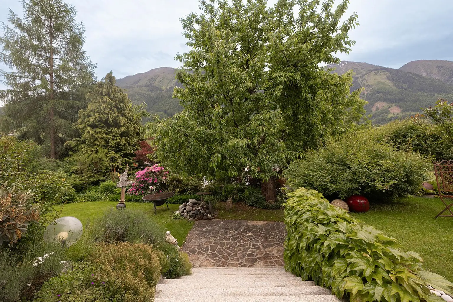 Stiege in den Garten