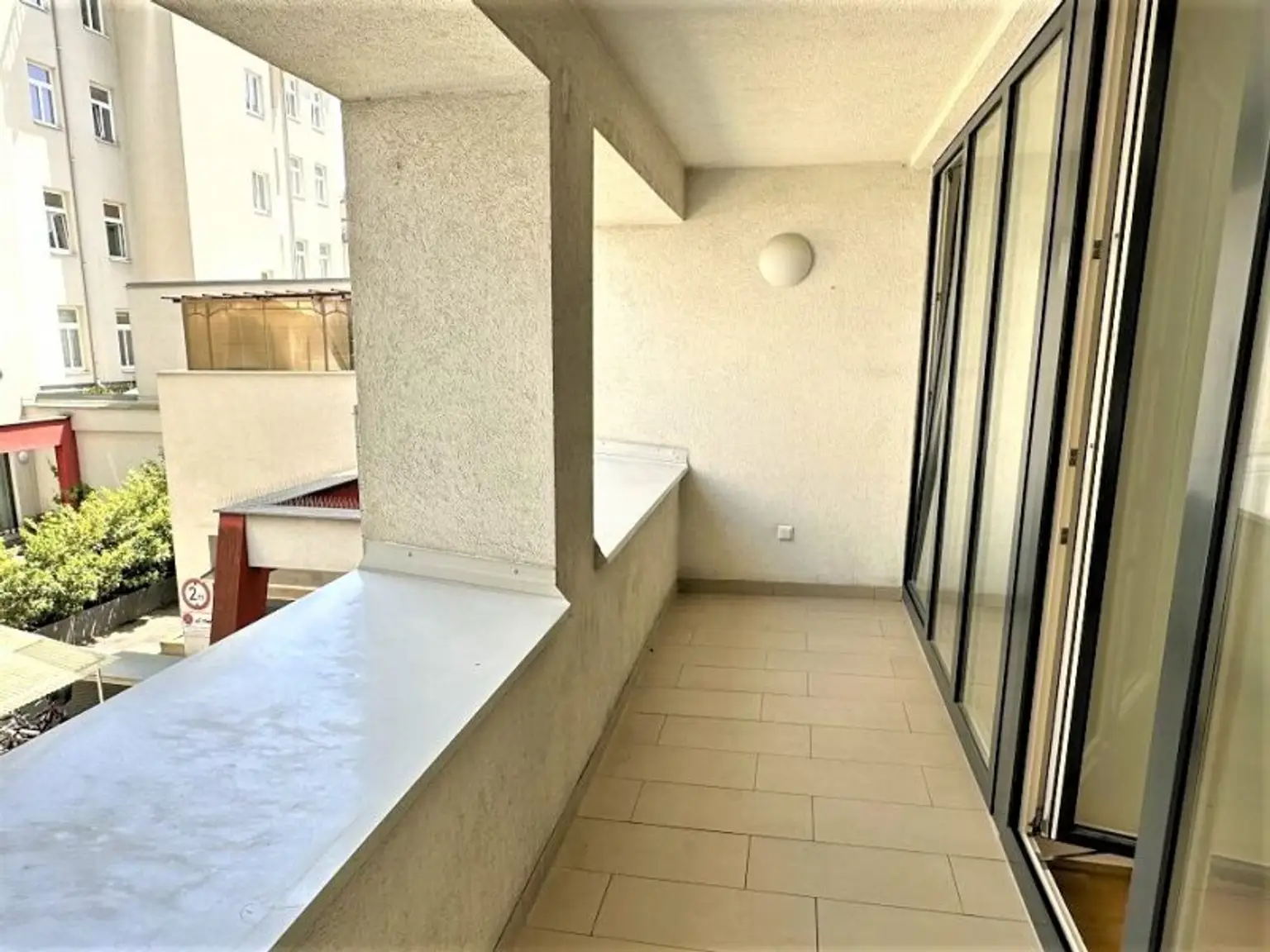 HOFRUHELAGE, HUMBOLDTGASSE, 80 m2 Neubau inkl. Loggia, 2 Zimmer, Komplettküche, Wannenbad, Parketten, U1-Nähe