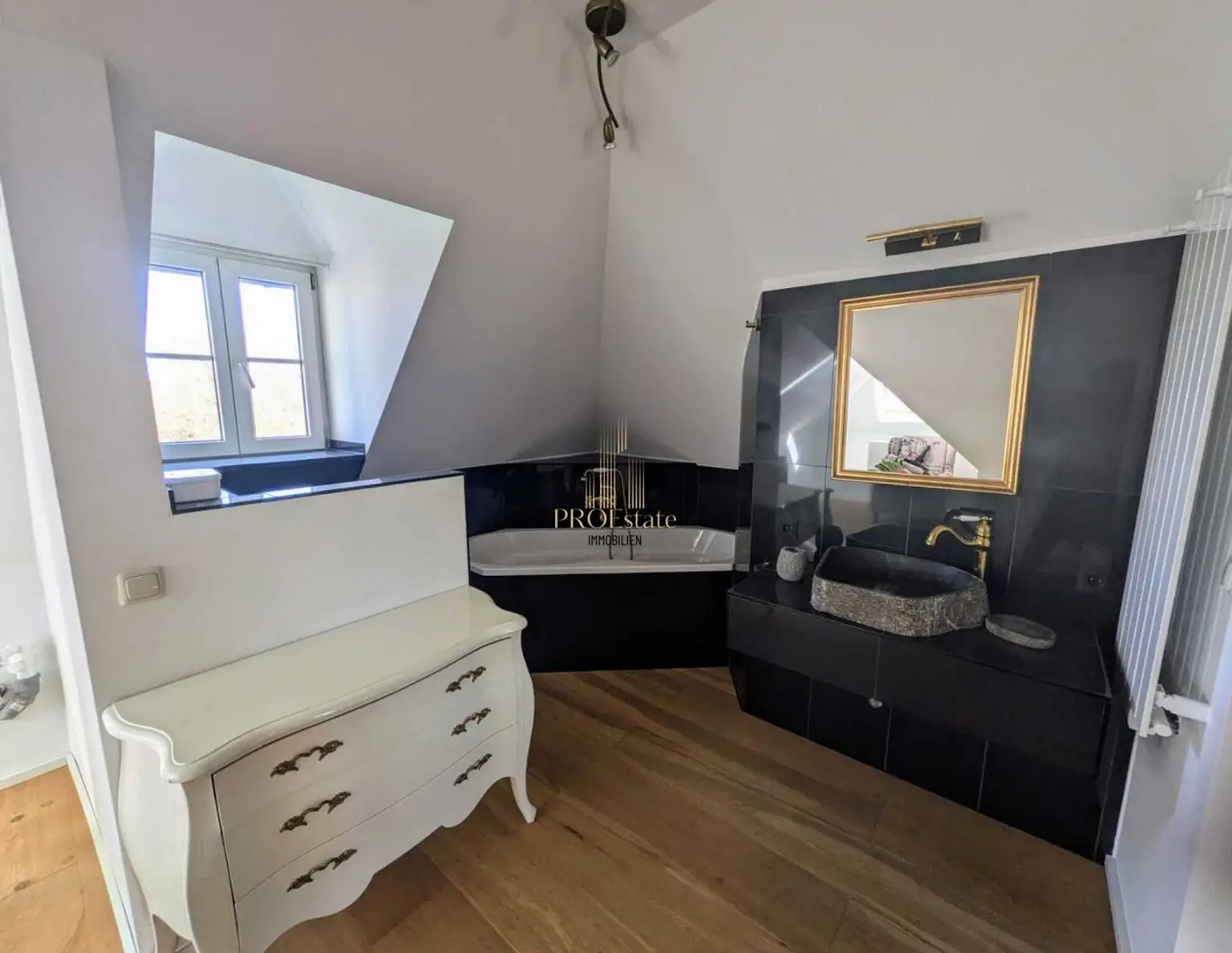 Attraktives Zinshaus oder eigenes Restaurant mit Dachterrassenwohnung in Steyr - Nutzen Sie diese Gelegenheit!