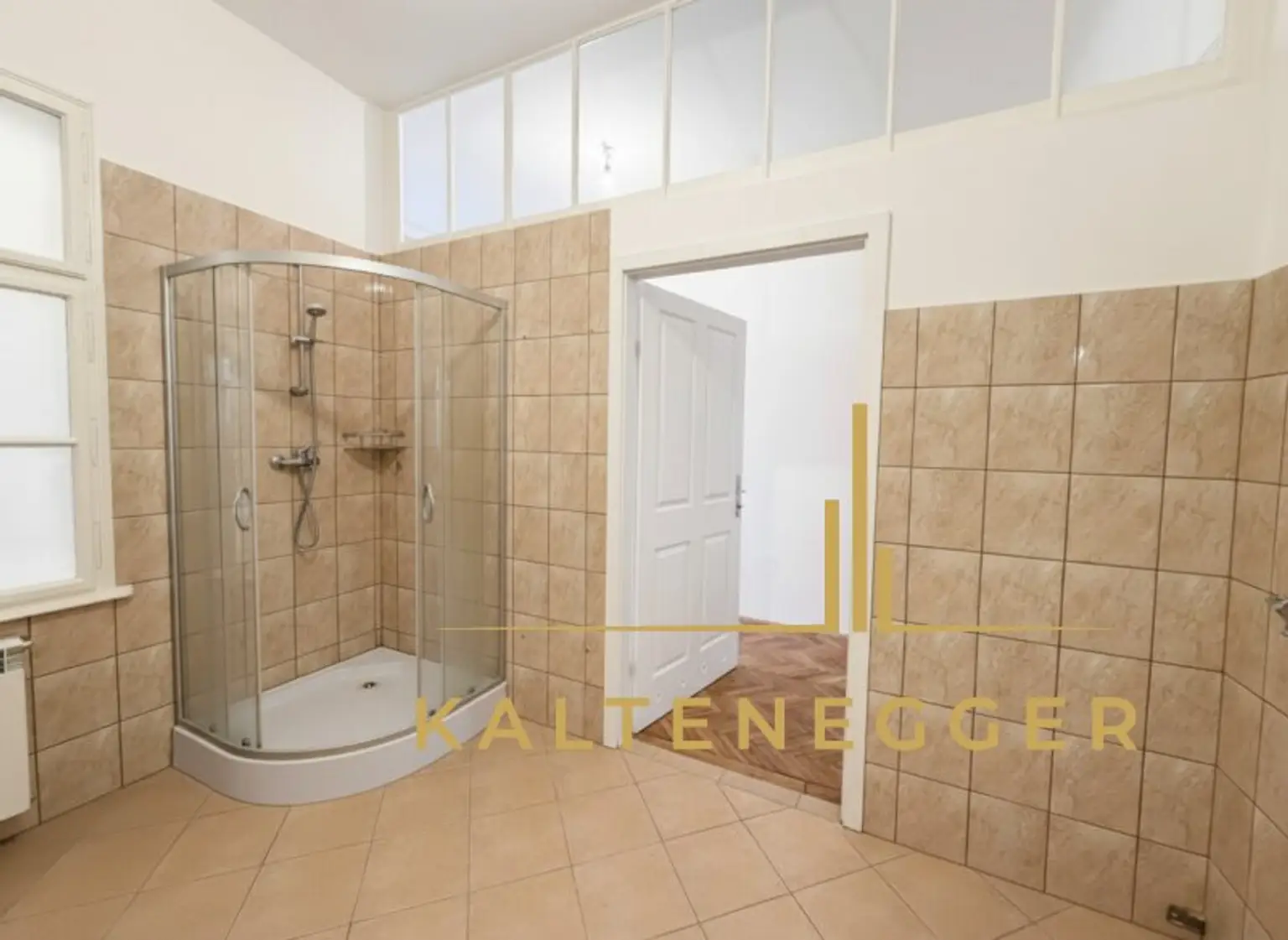 Badezimmer mit Dusche