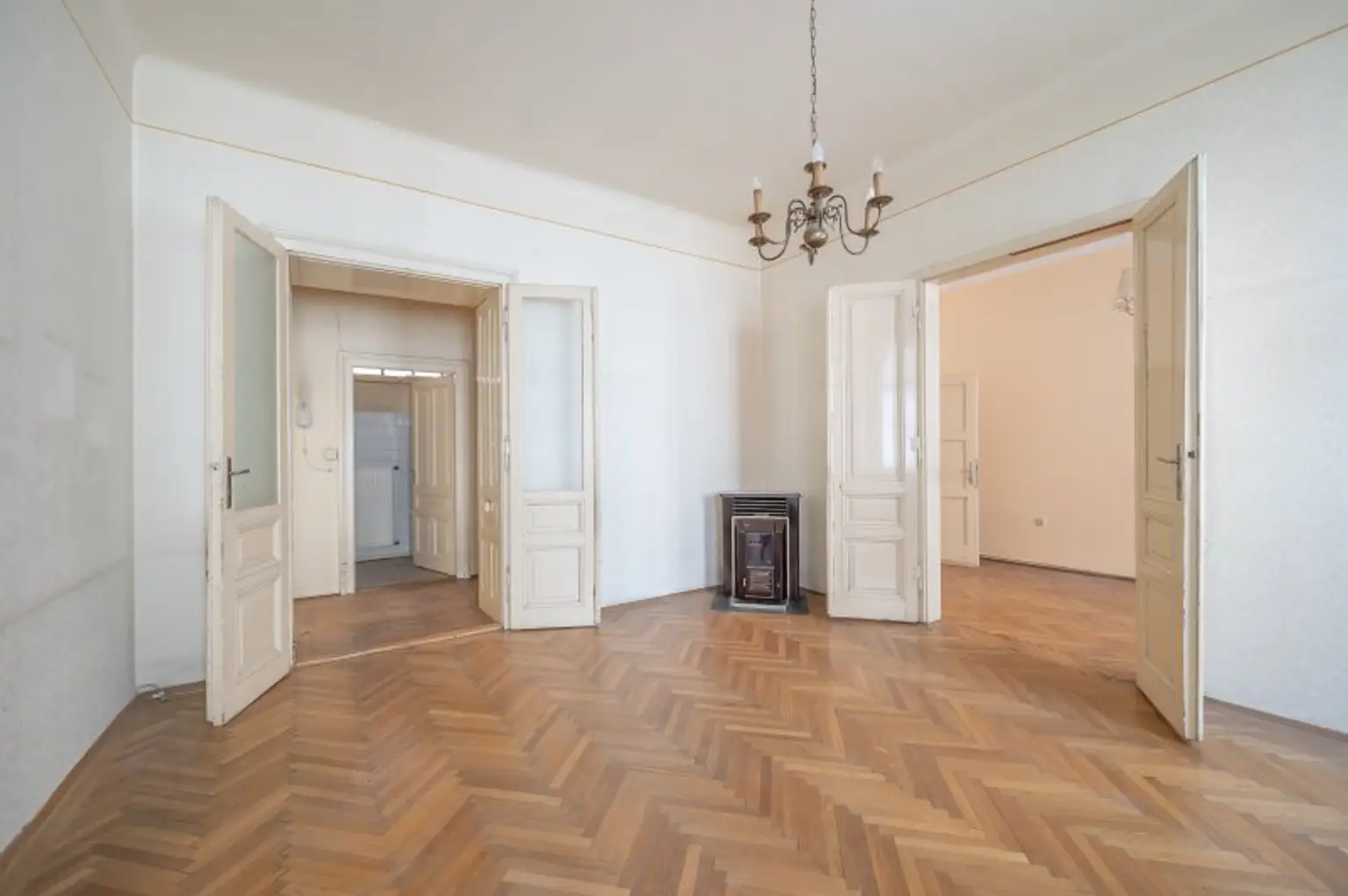 Hidden Gem in the Heart of the 6th – Historic Charm Meets Future Vision!