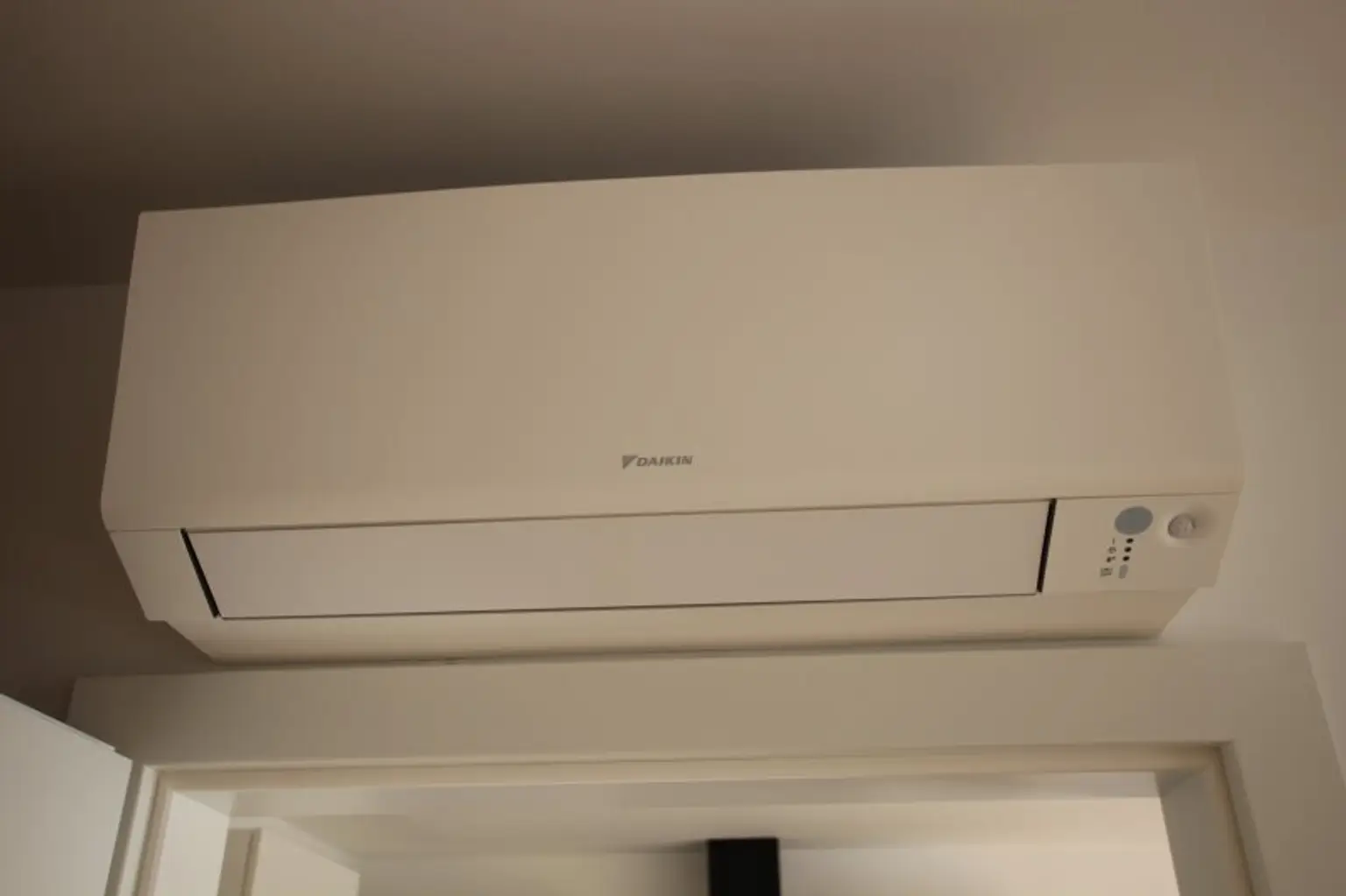 KLIMAANLAGE, SCHWIMMBAD, SCHÖNE TERRASSE MIT ELEKTRISCHER MARKISE, BAUJAHR 2022, GRÜNRUHELAGE KORNEUBURG!!