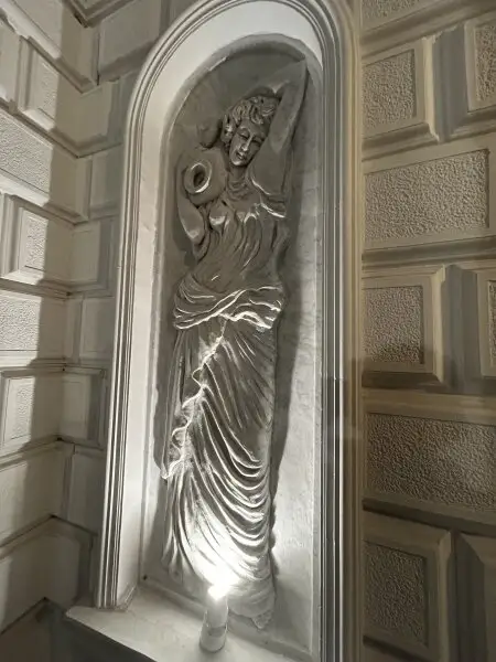 +++ Exklusive Villa im Herzen von Szombathely – Ruheoase auf rund 5300 m² +++