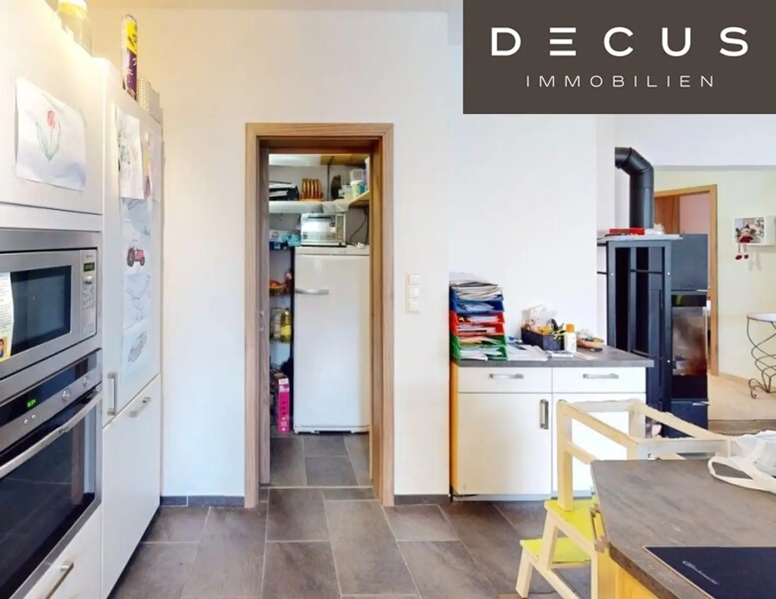 TRAUMHAFTES EINFAMILIENHAUS MIT MIT WOHNKÜCHE, 4 SCHLAFZIMMERN UND GROSSEM GARTEN