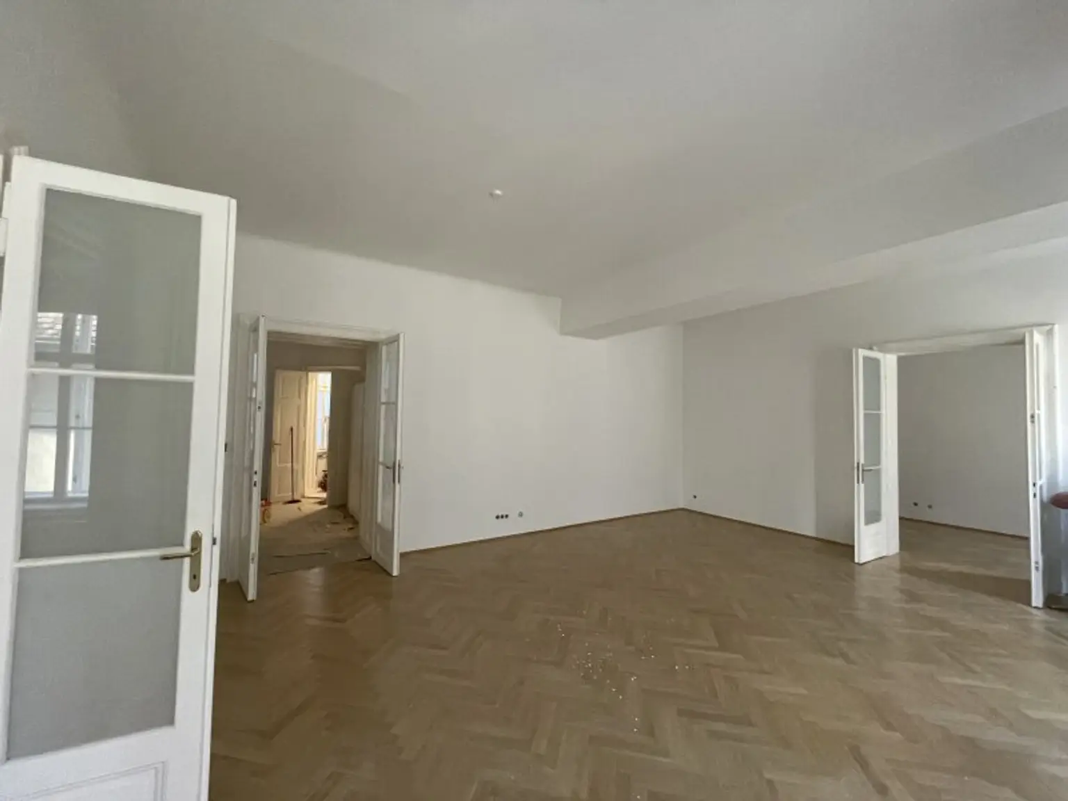 162 m² LUXURIÖSER ALTBAU -- GENERALSANIERT -- NEBEN GRABEN -- UNBEFRISTET!