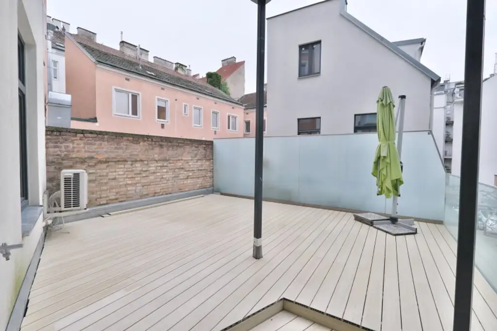 SIEBENBRUNNENPLATZ: Wohnküche + 2 Zimmer + 32 m² Terrasse (neben neuer U2-Station Reinprechtsdorfer Straße)