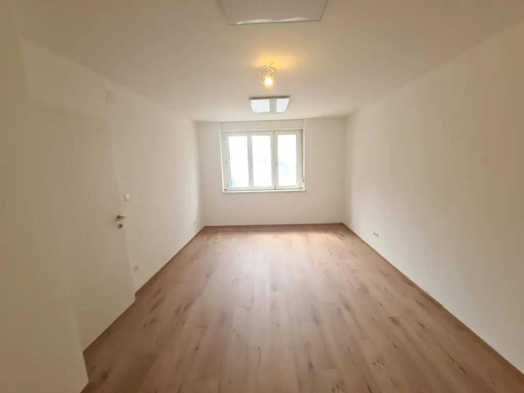Anlegerhit - Komplett sanierte 2-Zimmer Wohnung mit Mieter