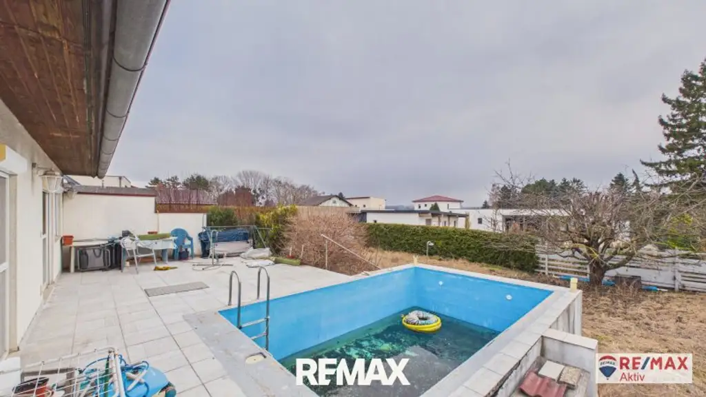 Einzugsbereites Haus mit großer Garage und großem Grundstück