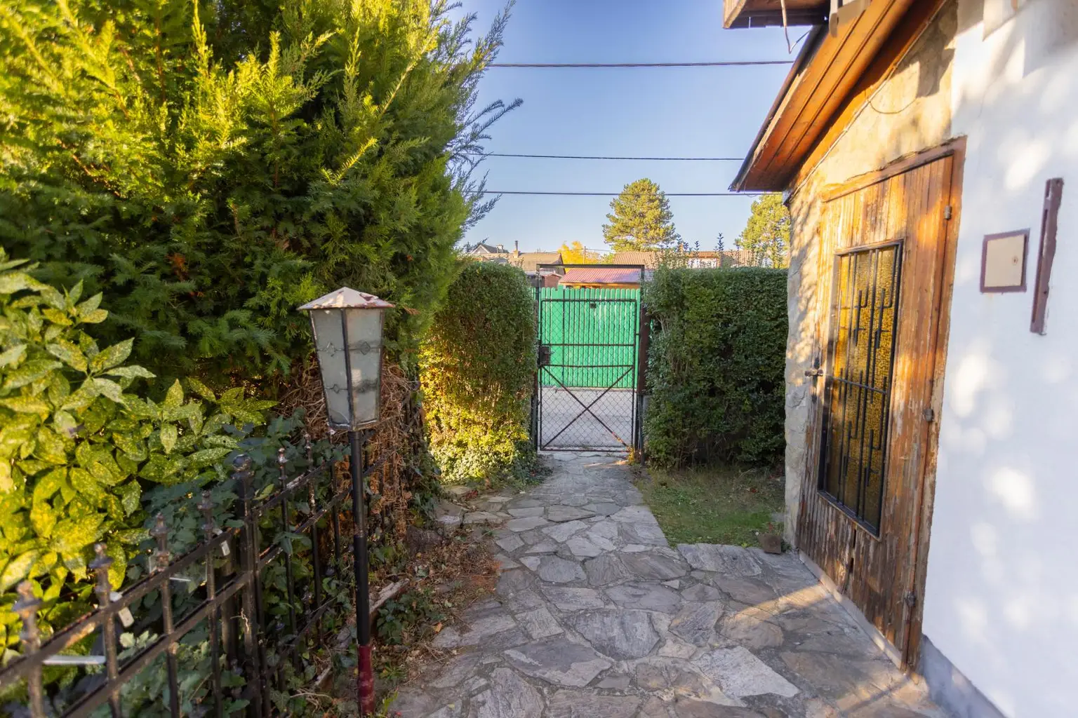 Alte Donau: Kleingartengrundstück mit Altbestand und Entwicklungspotenzial