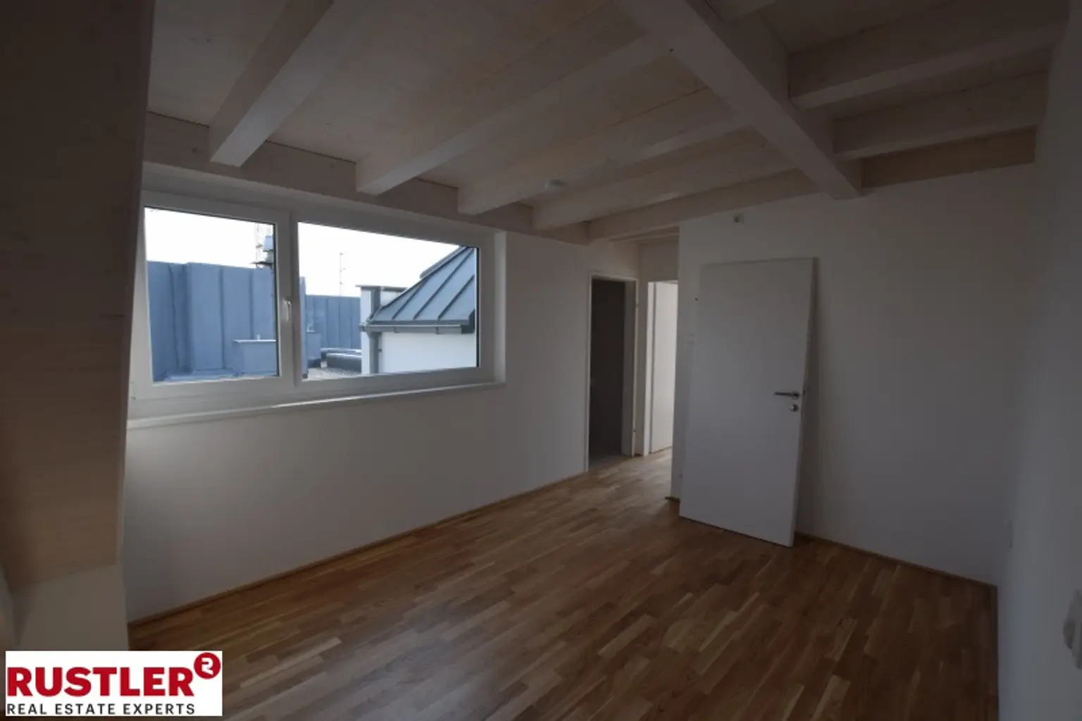 OPEN HOUSE - Hofseitige Dachgeschosswohnung mit Terrasse