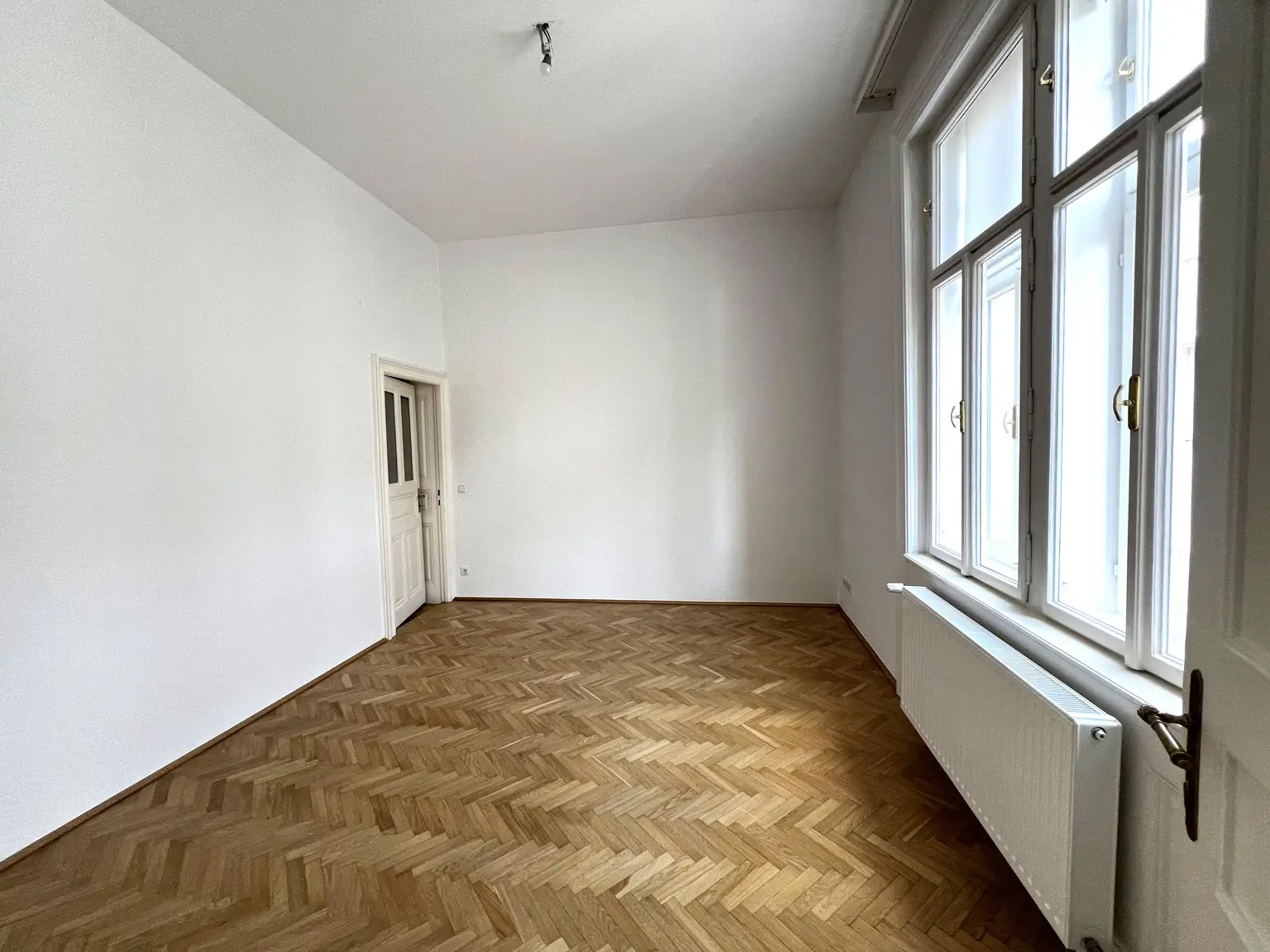 Stilvolle 6-Zimmer Wohnung im repräsentativen Haus