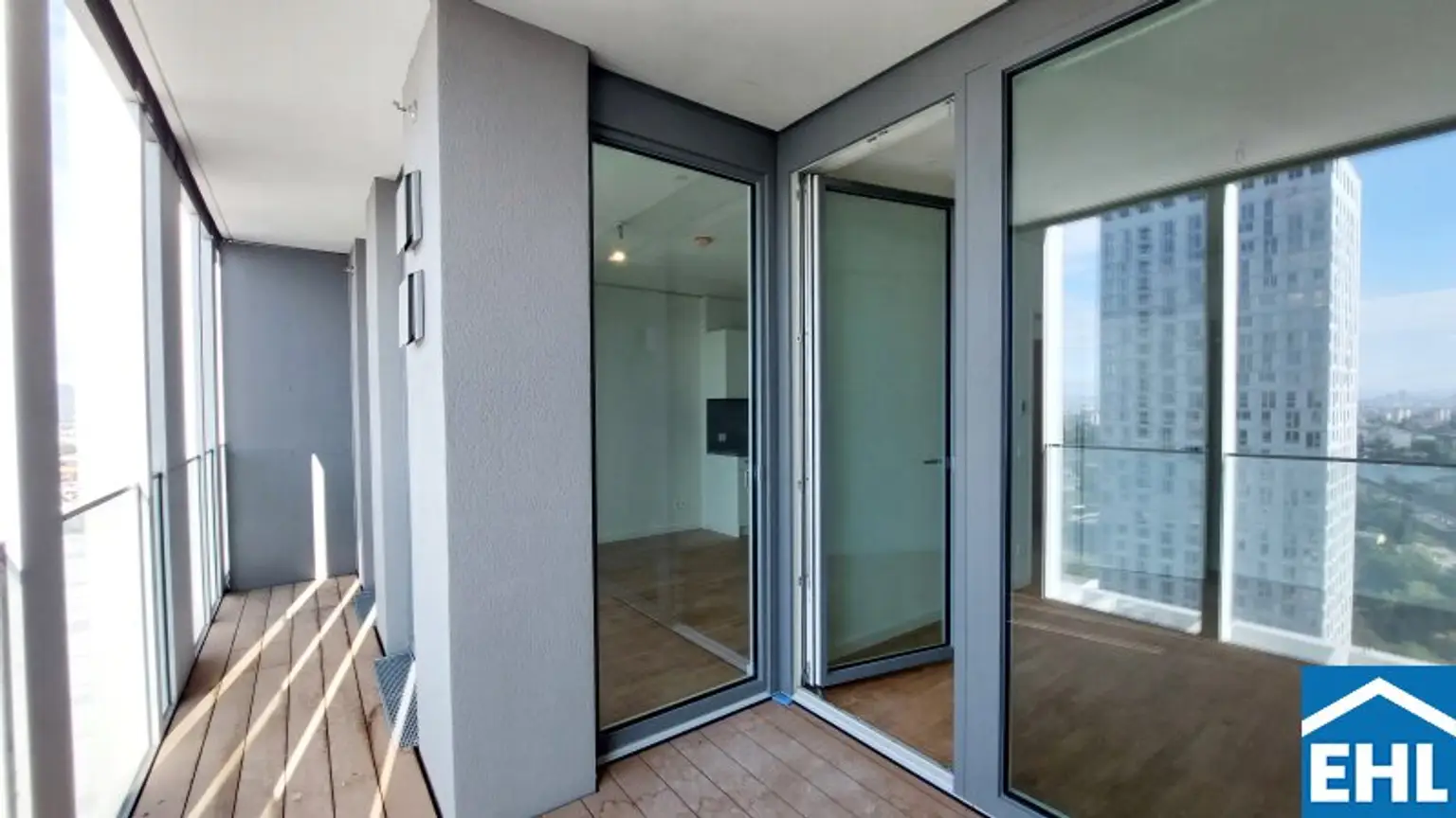 Erstbezug im VIENNA TWENTYTWO bei der U1 *Rooftop-Pool inklusive*