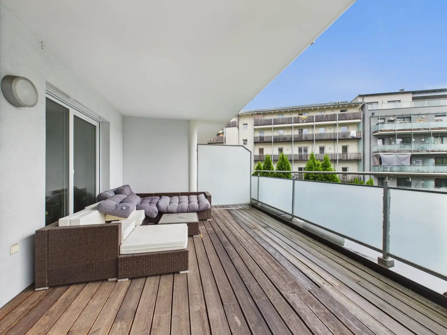 LINZ (FROSCHBERG):  TOP-MIETWOHNUNG (4 Zimmer) ca. 98,57 m² WFL. - XL Terrasse/Loggia ca. 33,41m²
