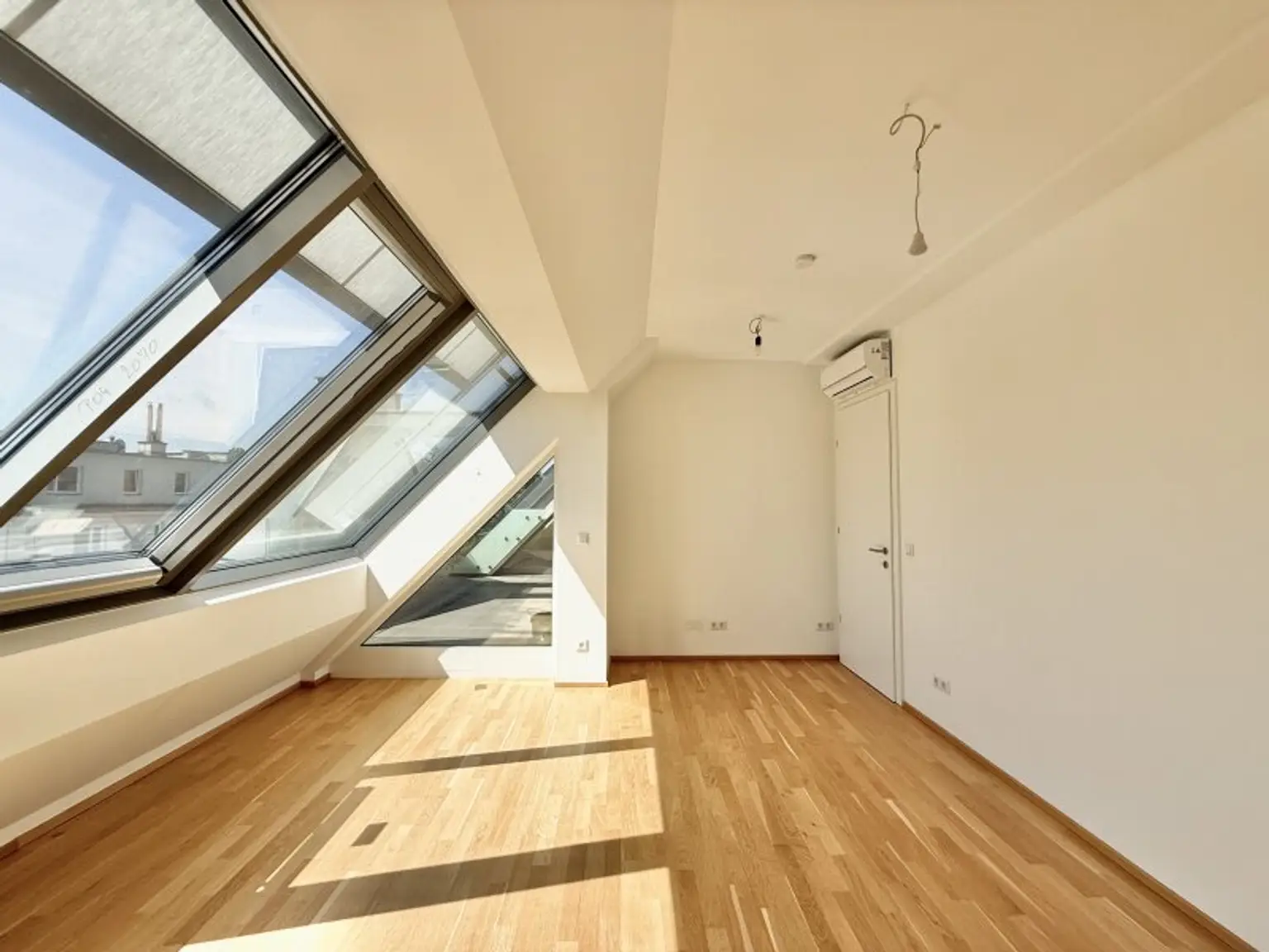 BELGHOFERHAUS 42 - Exklusive 3-Zimmer Penthousewohnung mit direktem Liftzugang und Klimageräten sowie eigener Dachterrasse