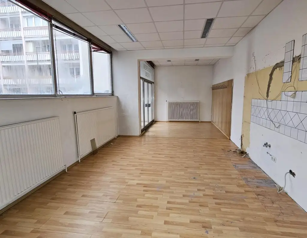 EHEMALIGES VOLKSHEIM KREMS SUCHT NEUEN MIETER! INVESTIEREN SIE IN IHRE ZUKUNFT!