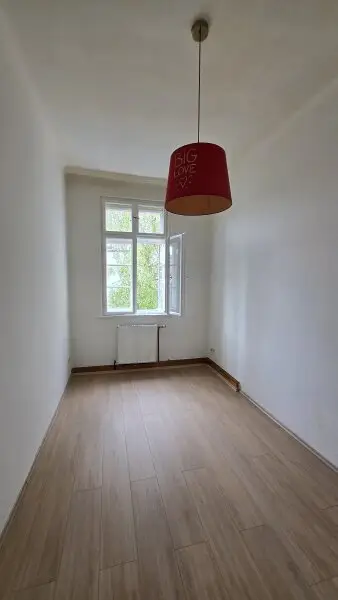 2-Zimmer-Wohnung in brauchbarem Zustand (Sanierungsbedarf!) - Balkon+Hofausrichtung - 3.Stock OHNE Lift