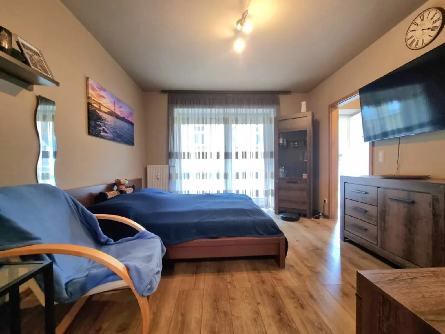 Wohn- und Schlafzimmer