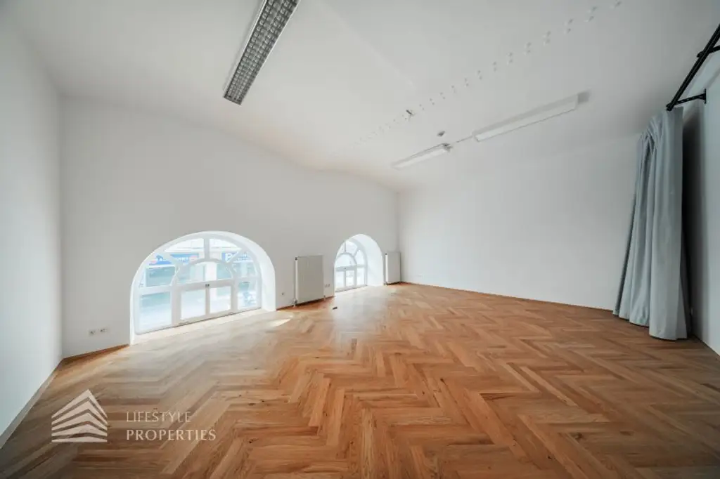Geräumiges 5-Zimmer Altbau Büro in Toplage