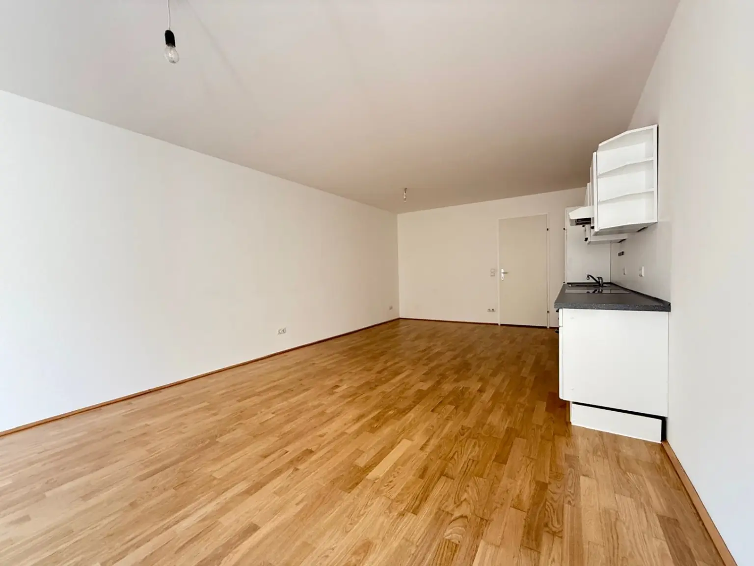 Sonnendeck-Terrasse im Innenhof, schön aufgeteilte 2-Zimmer Neubauwohnung