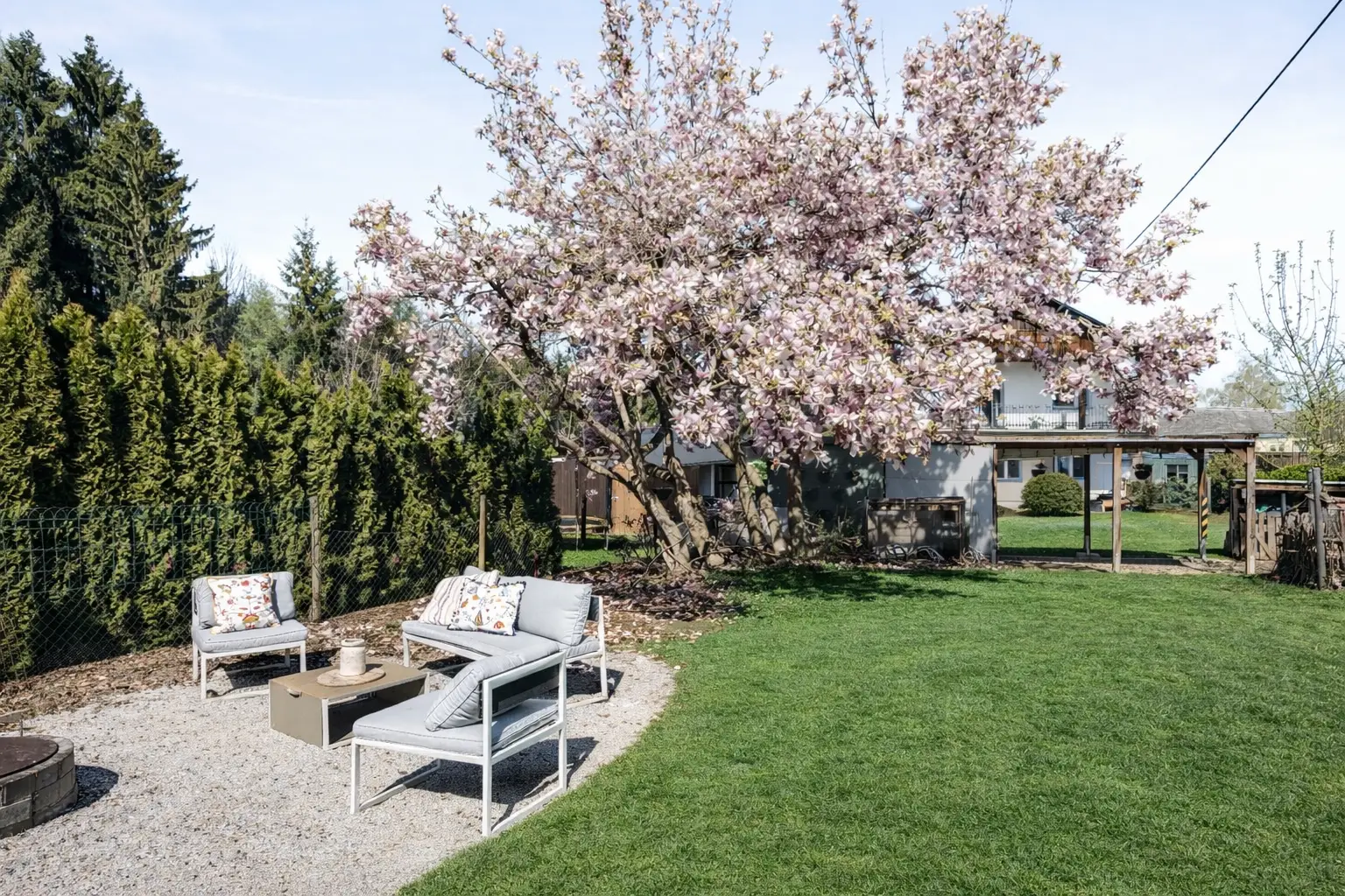 Feuerstelle mit Sitzbereich