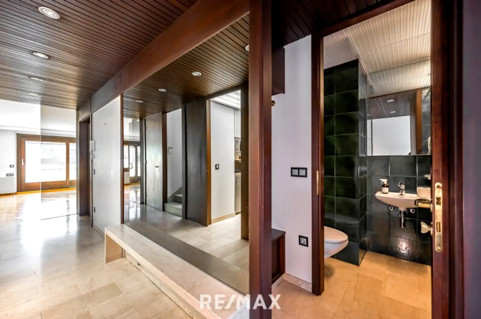 Zentrales Vorzimmer | Toilette