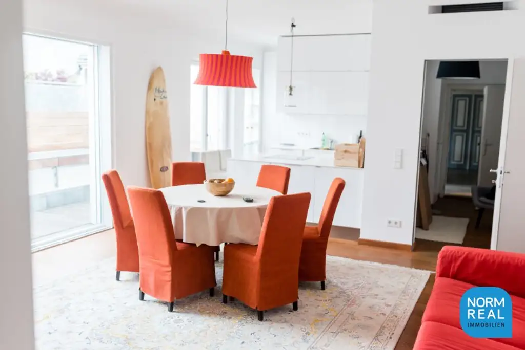Komplett möblierte Dachgeschosswohnung mit Terrasse