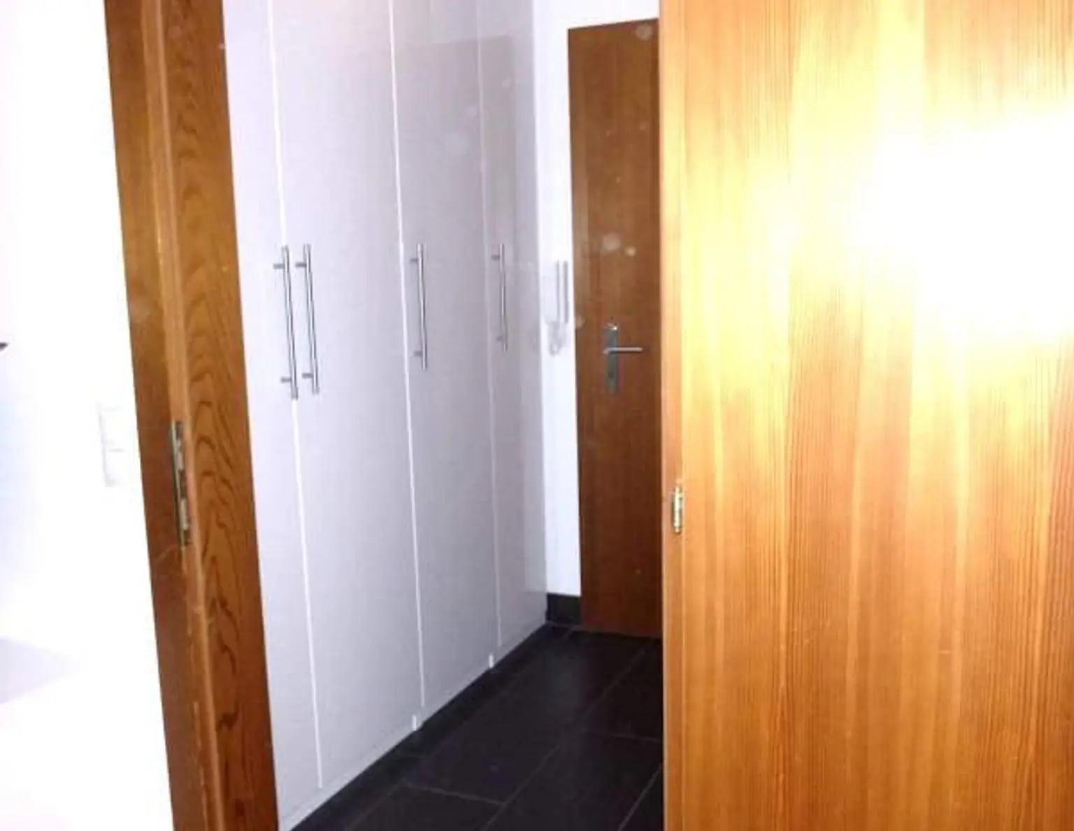 Salzburg Riedenburg: Oase der Ruhe 33,64 qm Garconniere mit 5 qm Balkon, sonnig, inklusive Tiefgarage