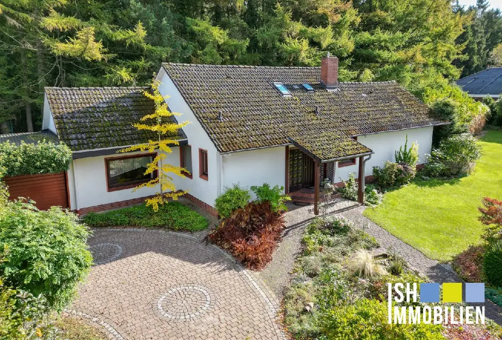 Stade-Haddorf, geräumiges Wohnhaus mit Traumgrundstück am Waldrand