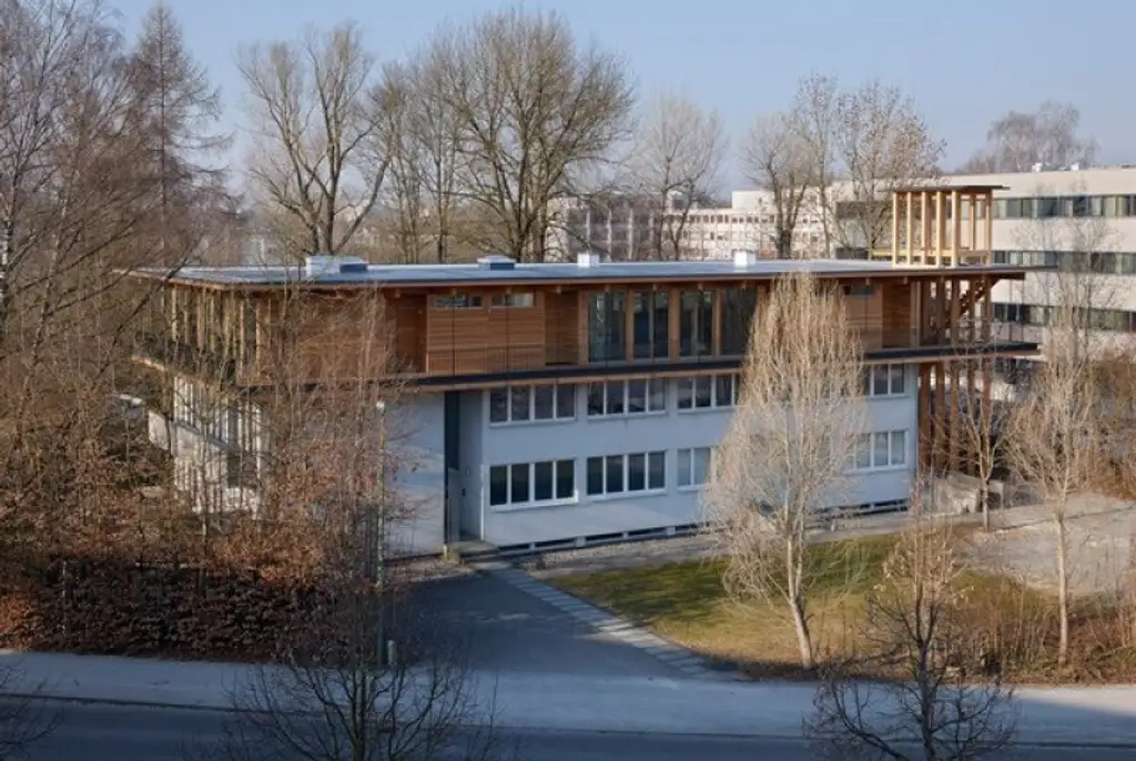 Das Traumbüro - komplette, oberste Etage, riesiger Balkon, tolle Architektur, Parkplätze