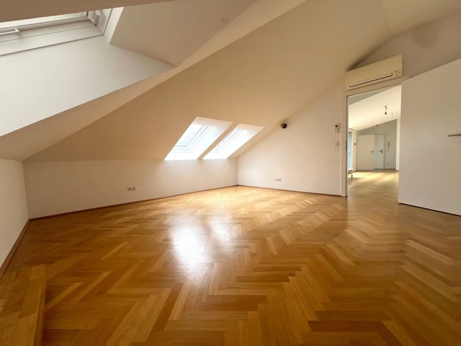 Q | ++ NEU ++ SCHÖNE ZWEI  Zimmer mit TERRASSE - Altbau | Prima Service Immobilien