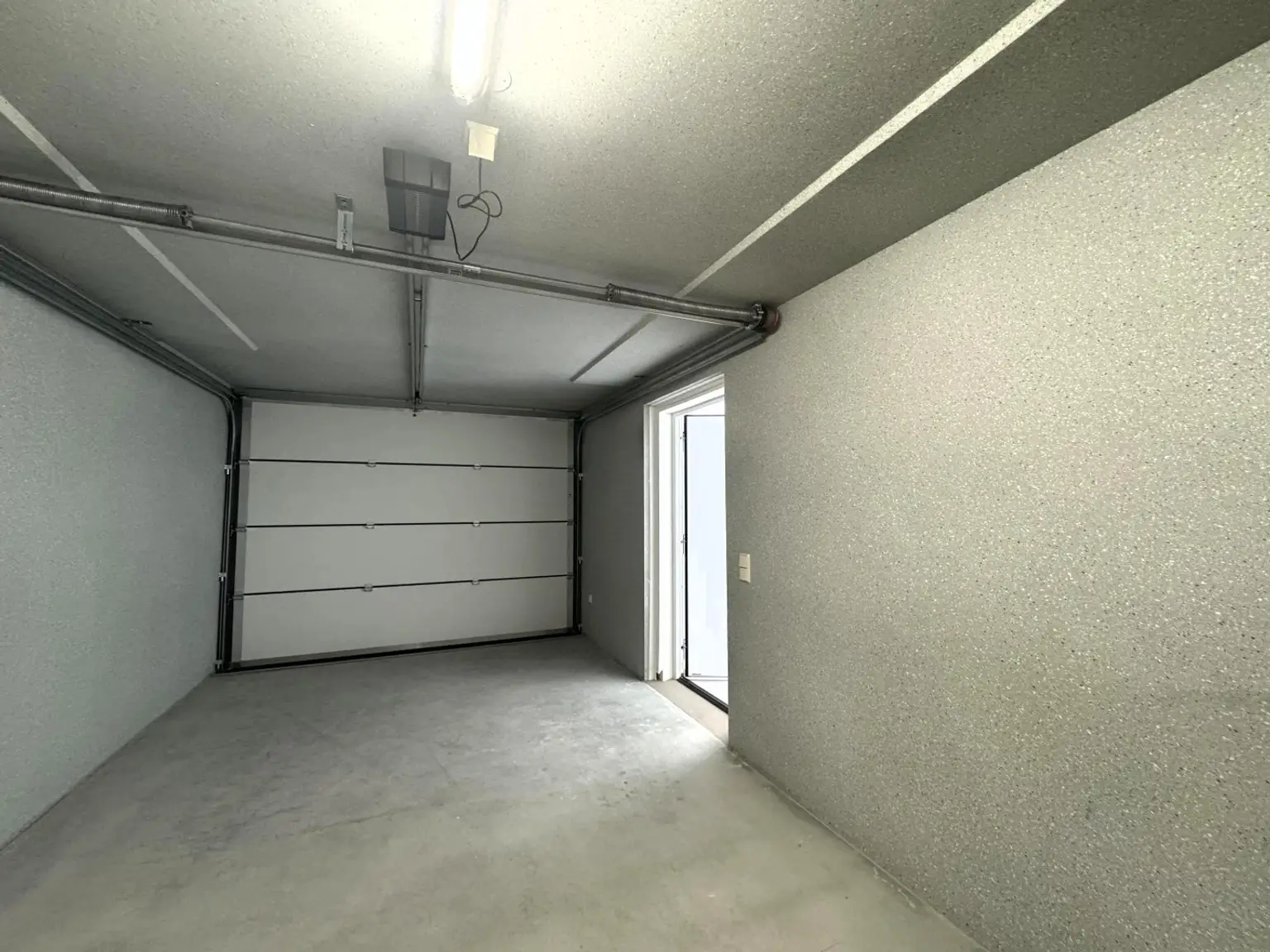 Modernes Einfamilienhaus mit Garage, provisionsfrei für den Käufer // Modern Detached House with Garage, Commission free for the Buyer //