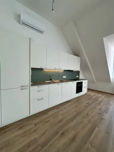 Luxuriöse Dachgeschoßwohnung in Klosterneuburg: Erstbezug mit Terrasse und Klimaanlage!