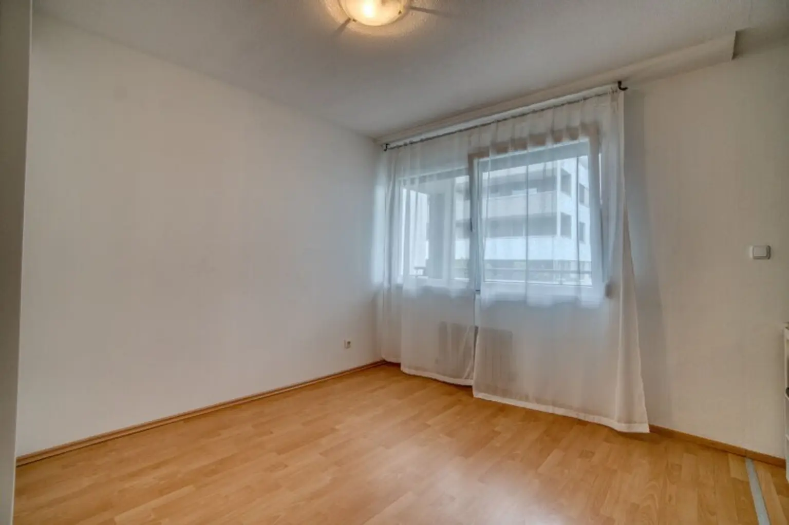 Attraktive 2-Zimmer-Wohnung mit Südbalkon und Tiefgarage