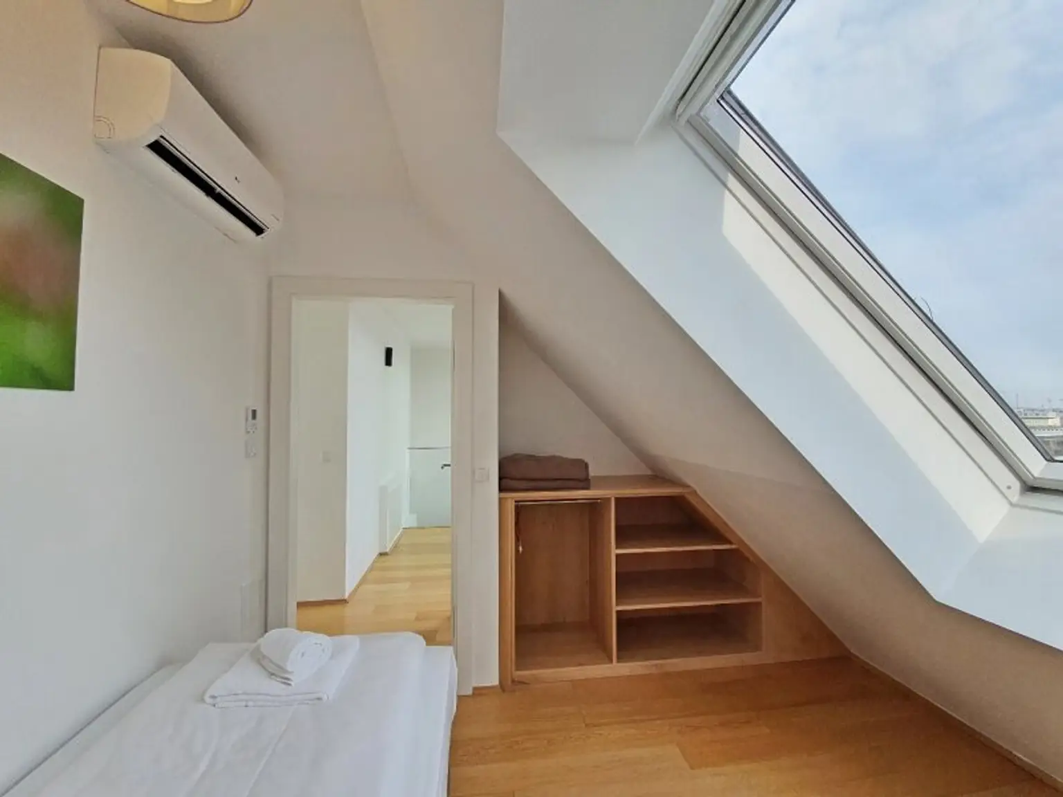 3. Schlafzimmer ca. 10 m² mit Fernblick!