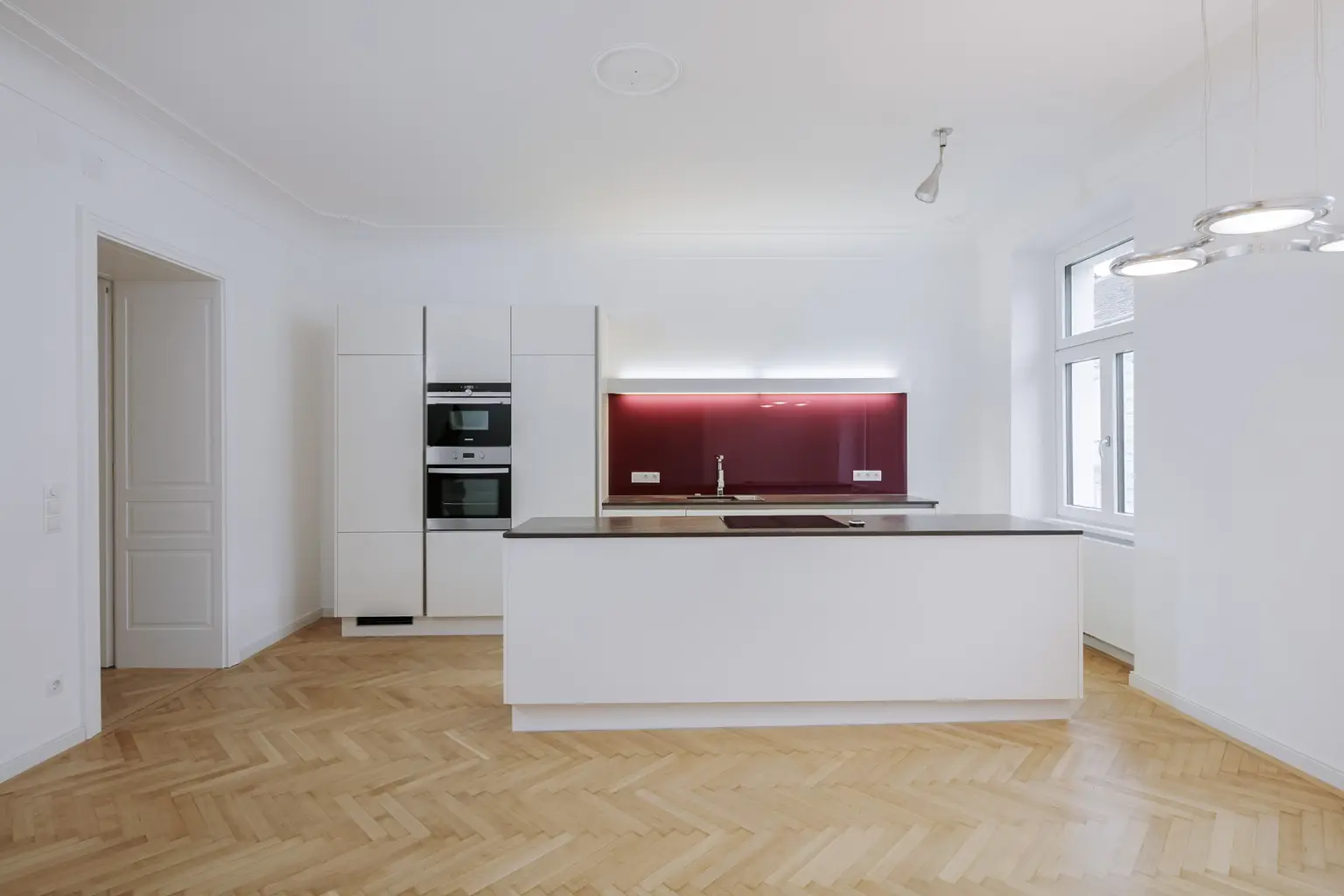 Wunderschöne Stil-Altbau Wohnung 106m² 3.Liftstock  in Toplage 1070 Wien !