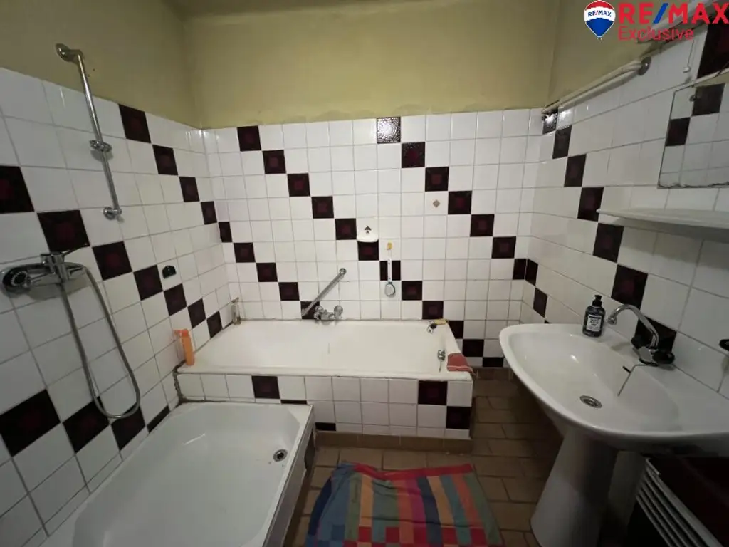 Traumhaftes Baugrundstück mit Altbestand in Wiener Neustadt!