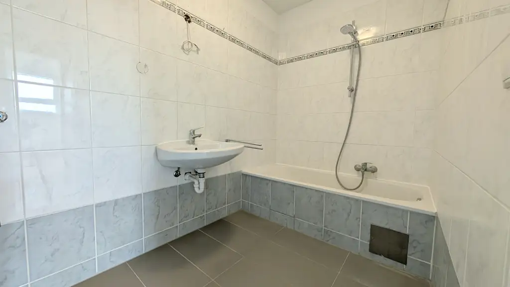 NETTES 3 ZIMMERAPARTMENT IM SPECKGÜRTEL VON WIEN - 35 ÖFFI-MINUTEN BIS WIEN ZENTRUM
