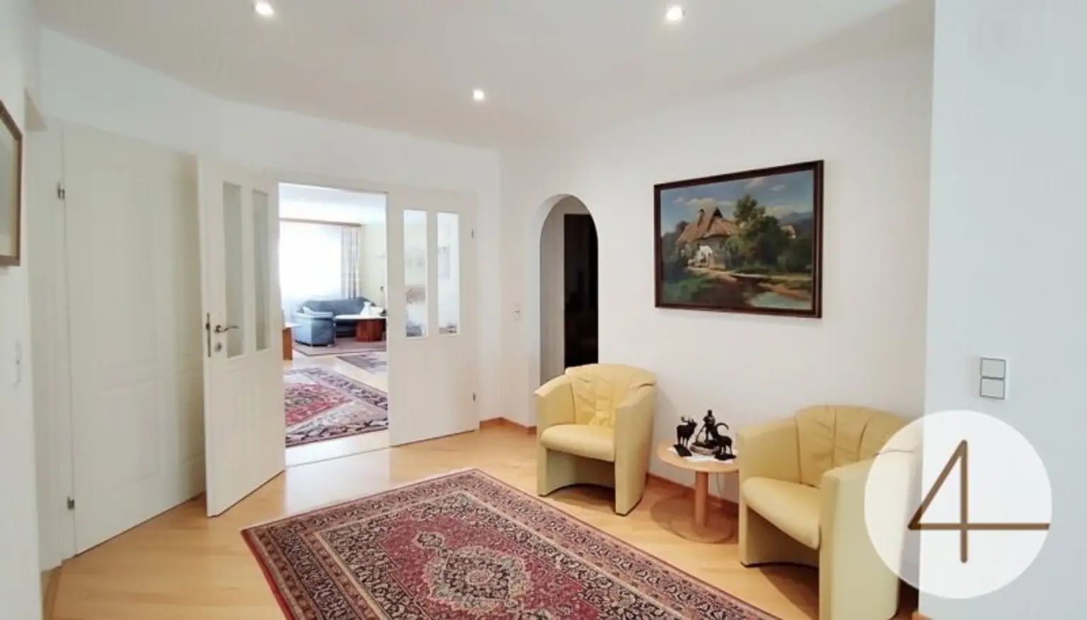 Charmantes Zuhause mit großzügiger Terrasse und zwei Garagen