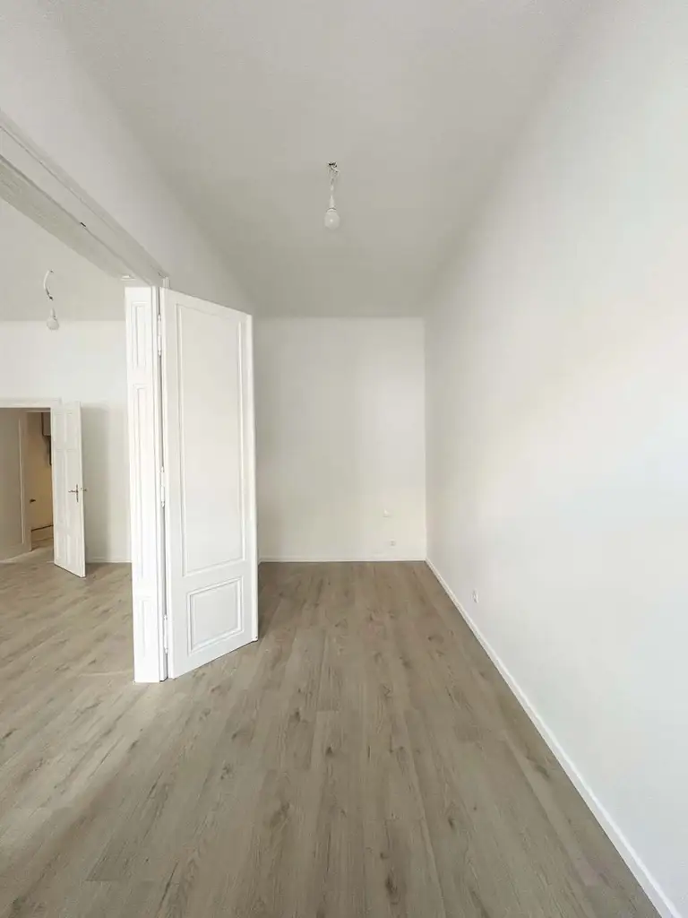 Teilsanierte 2 Zimmer Wohnung in Top Lage - 
Nahe altes AKH und Rathaus