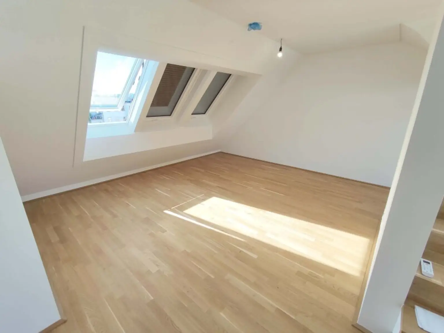 DACHGESCHOß-4-Zimmer-ERSTBEZUG mit Terrasse und privatem Liftzugang! Top 1/40