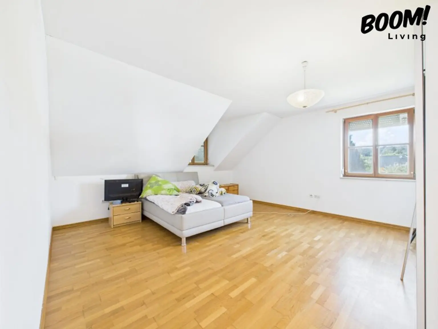 Exklusives Einfamilienhaus mit 8 Zimmern, sonniger Terrasse und weitläufigem Grundstück
