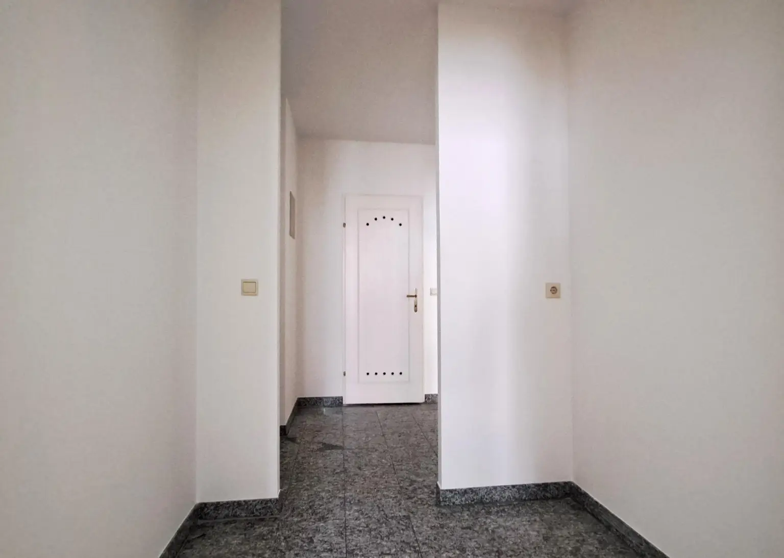 Wohnen mit Wiener Charme – gemütliche 2-Zimmer-Wohnung im Roten Hof, Garagenbox verfügbar