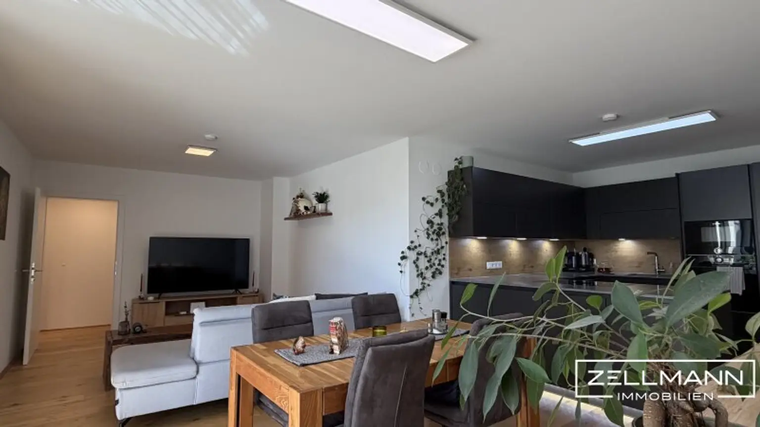 „Modernes Wohnerlebnis mit Stil – Gartenwohnung mit außergewöhnlicher Küche und luxuriösem Bad“ | ZELLMANN IMMOBILIEN