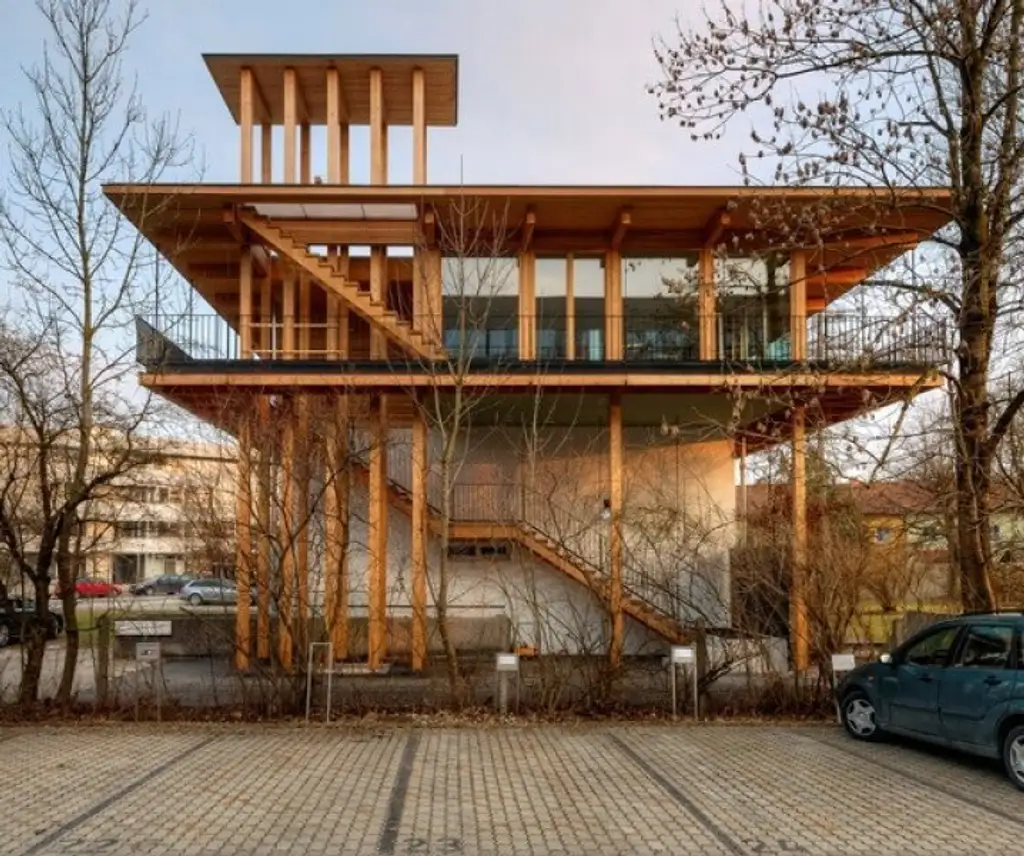 Das Traumbüro - komplette, oberste Etage, riesiger Balkon, tolle Architektur, Parkplätze