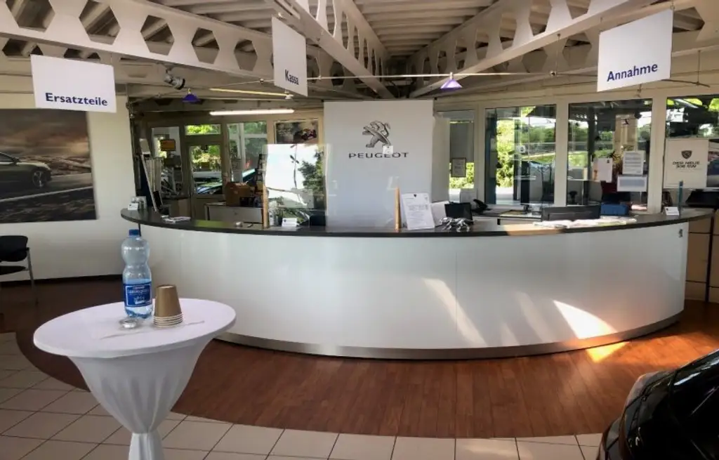 Vielseitig nutzbares Autohaus im Weinviertel mit perfekter Verkehrsanbindung zu mieten!