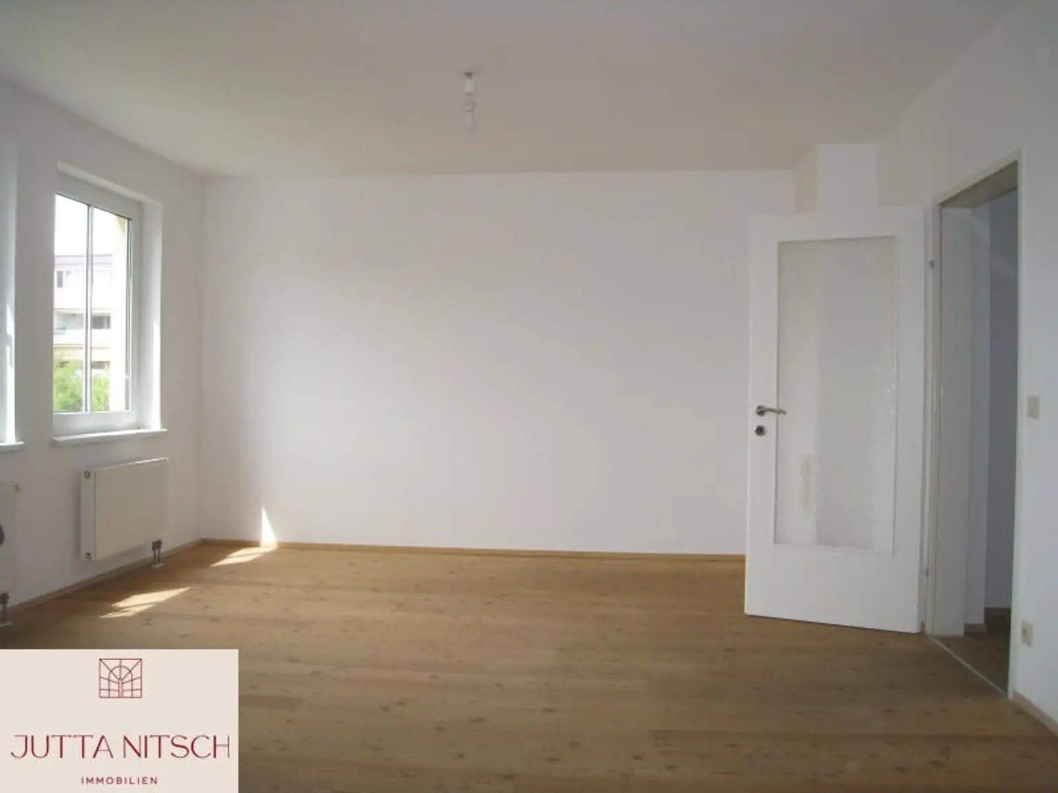 Gut geschnittene 3-Zimmerwohnung mit Loggia und Parkplatz - Wiener Neudorf