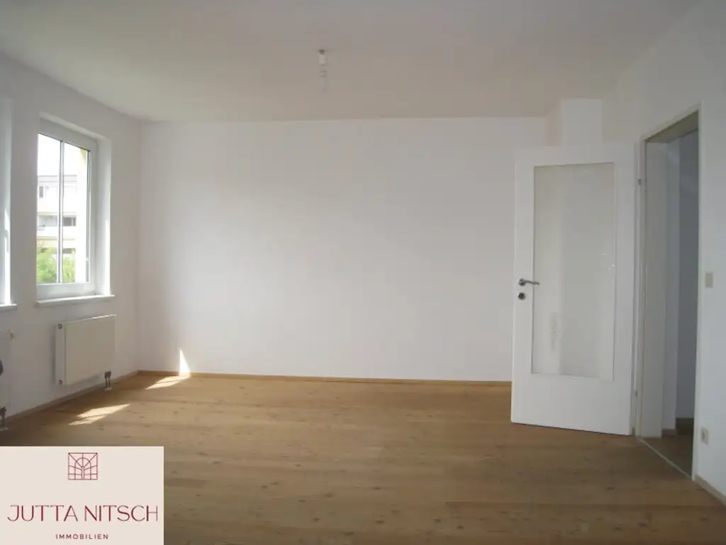 Gut geschnittene 3-Zimmerwohnung mit Loggia und Parkplatz - Wiener Neudorf