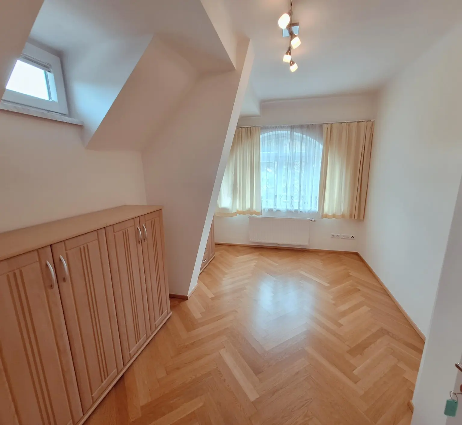 VILLA IN HAINFELD - WOHNEN UND ARBEITEN MÖGLICH