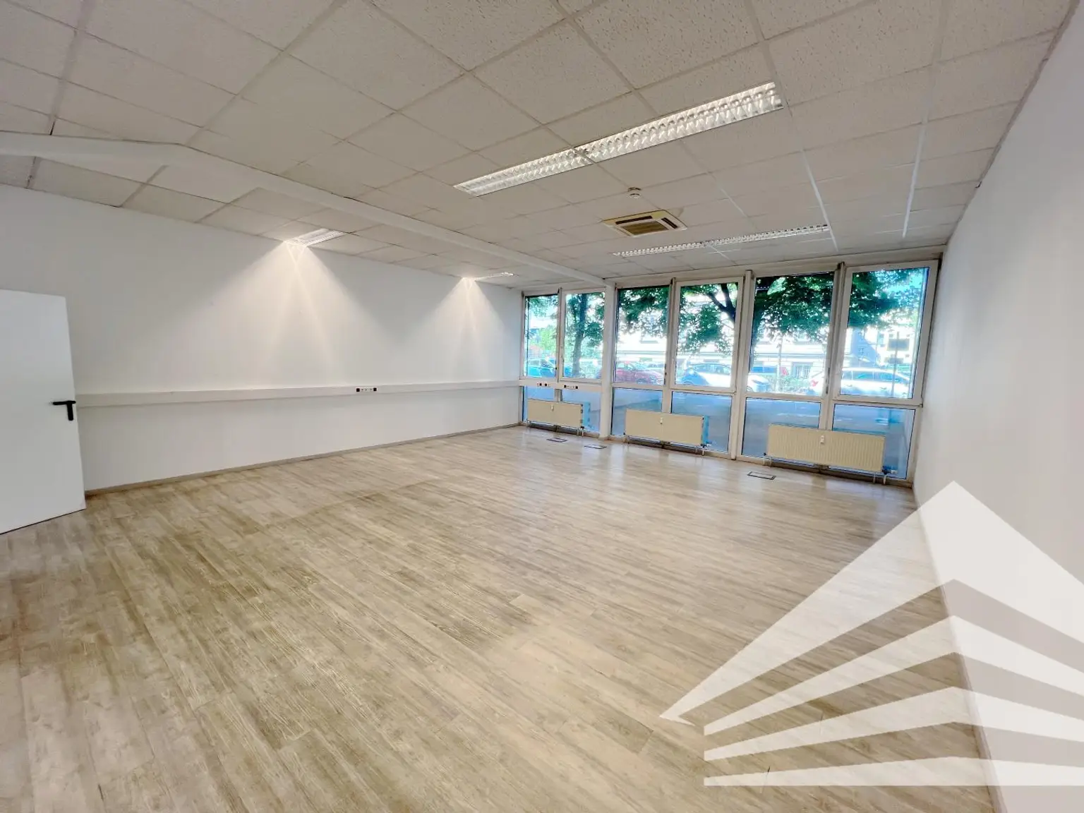 Ausbildungsräume und Büroräumlichkeiten auf 540 m² nähe Industriezeile!